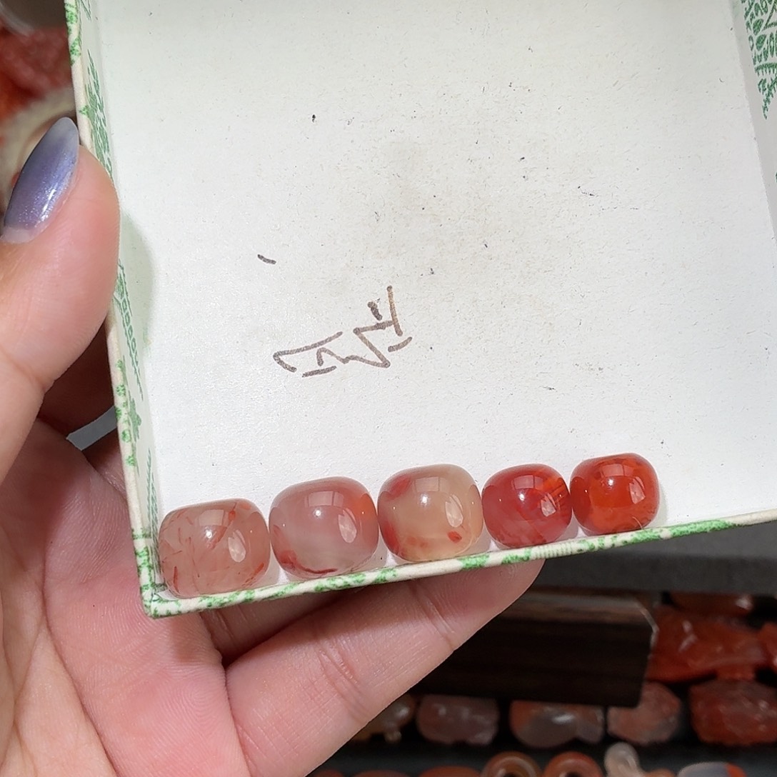 迷***香南红玛瑙未镶嵌颈饰5个老型珠