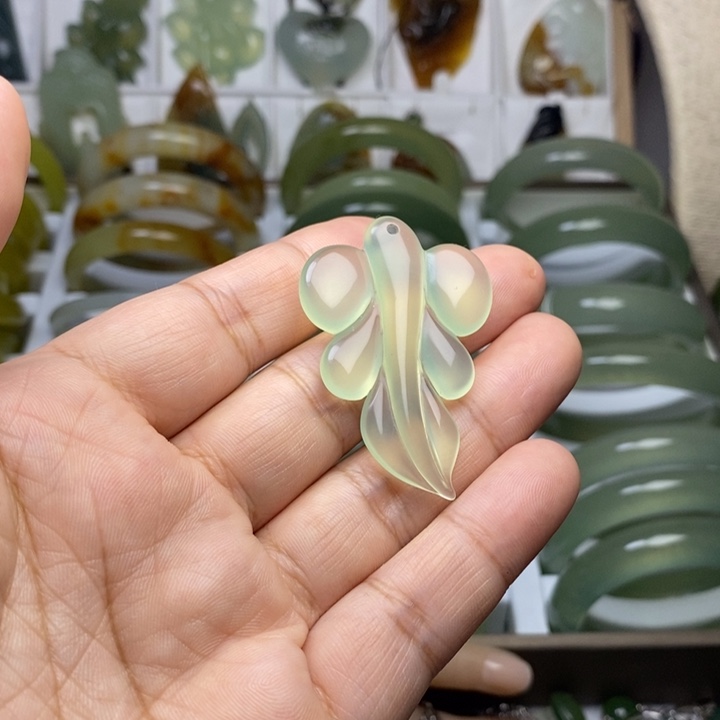 蛇纹石玉吊坠(不含链)未镶嵌