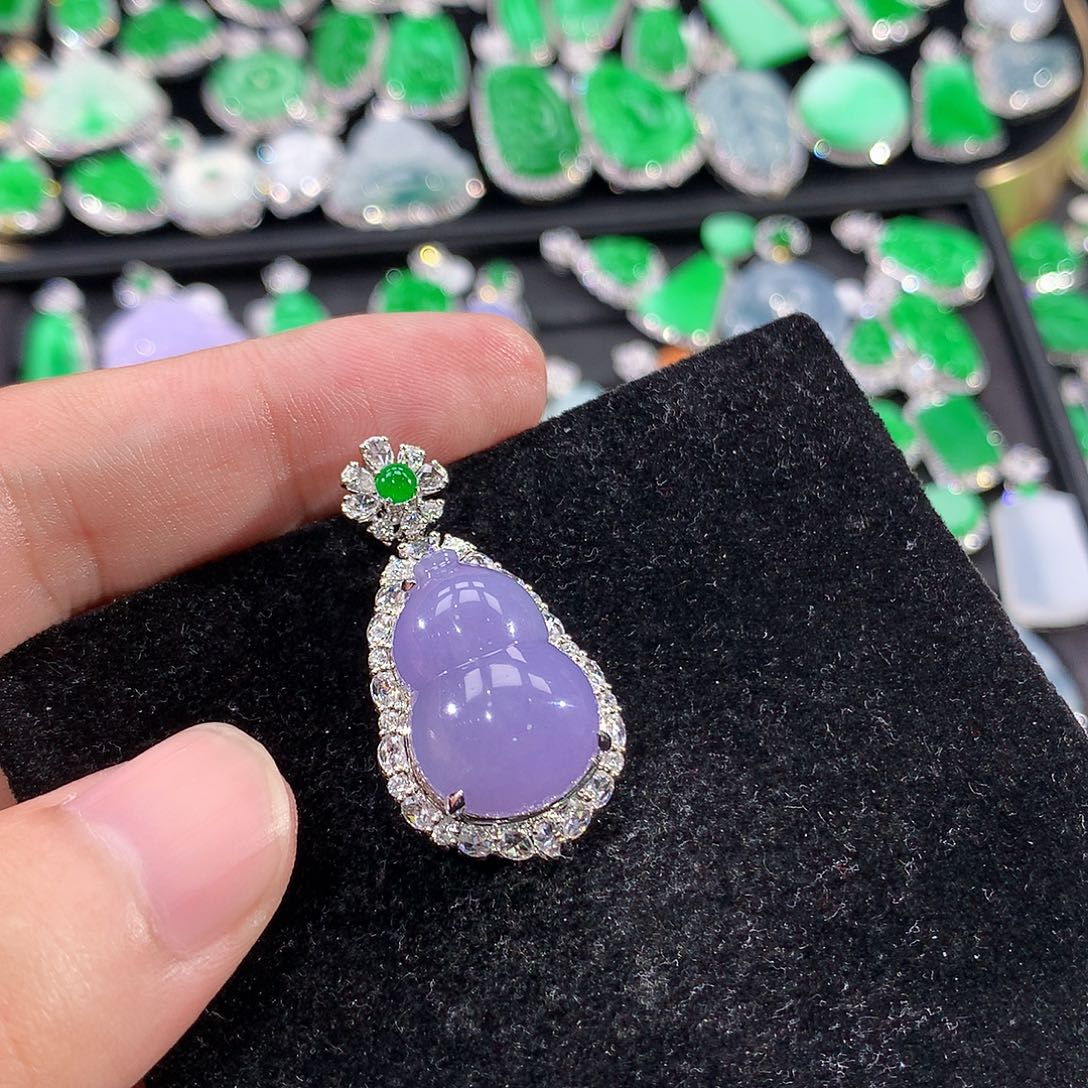 翡翠18K金镶嵌颈饰