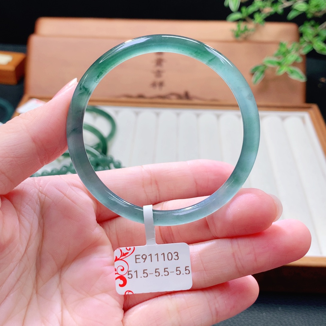 翡翠未镶嵌手镯（圆镯）