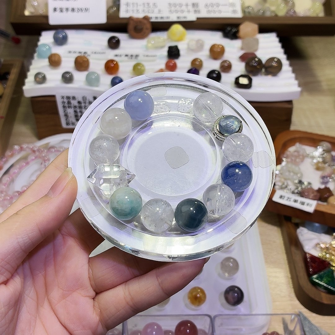 未镶嵌烟晶手链差价