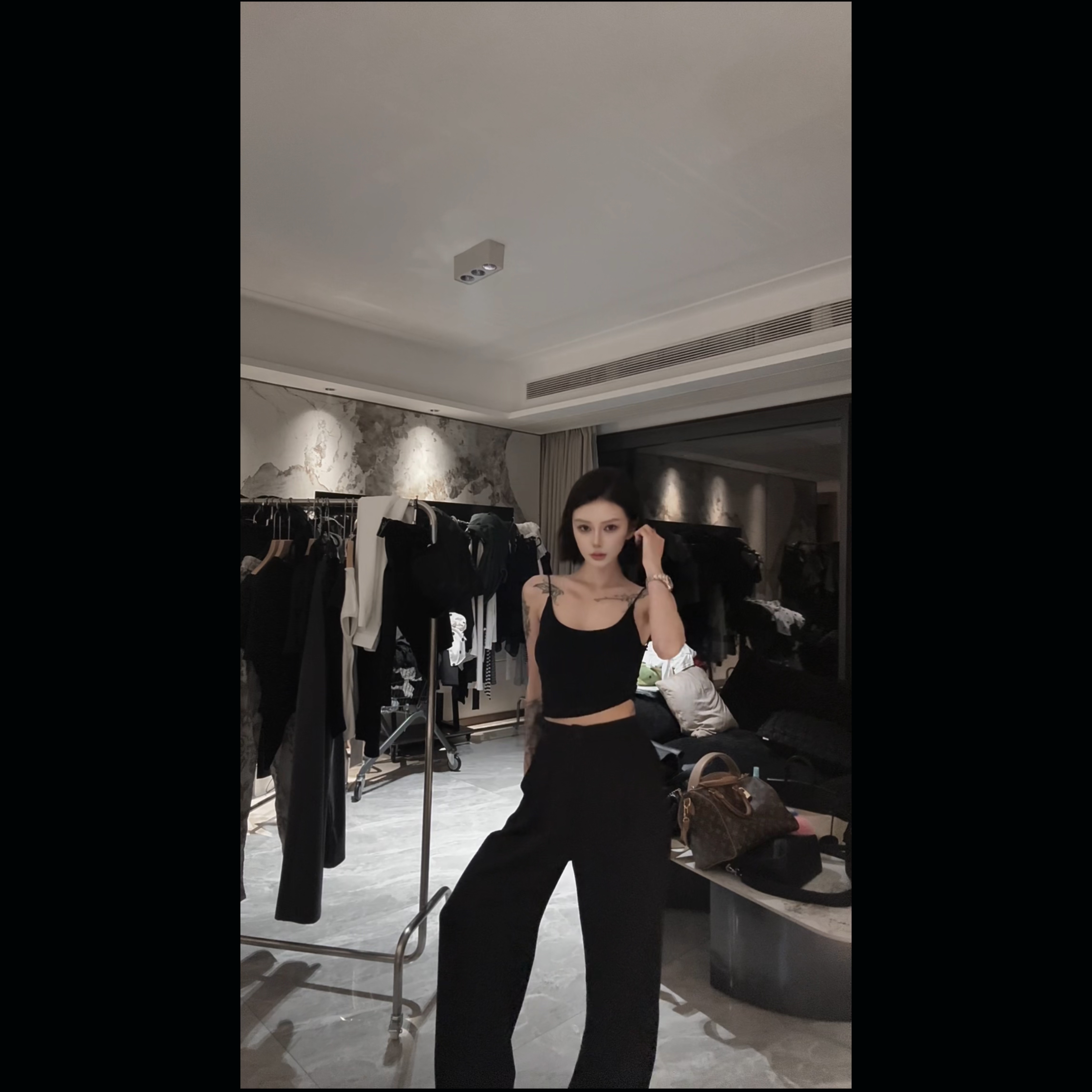 Black vitality黑标上新【步履生风】醋酸浮雕高定阔腿裤