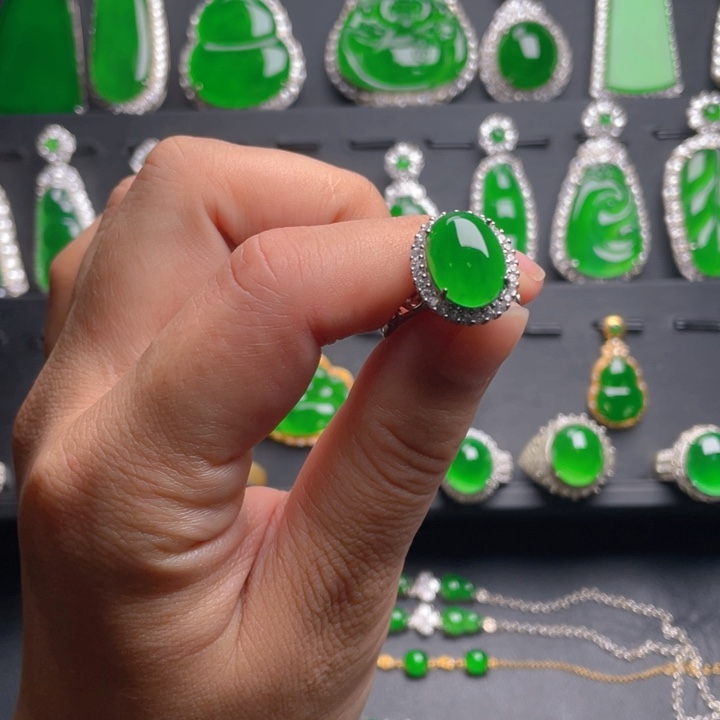 翡翠戒指未镶嵌翡翠戒指