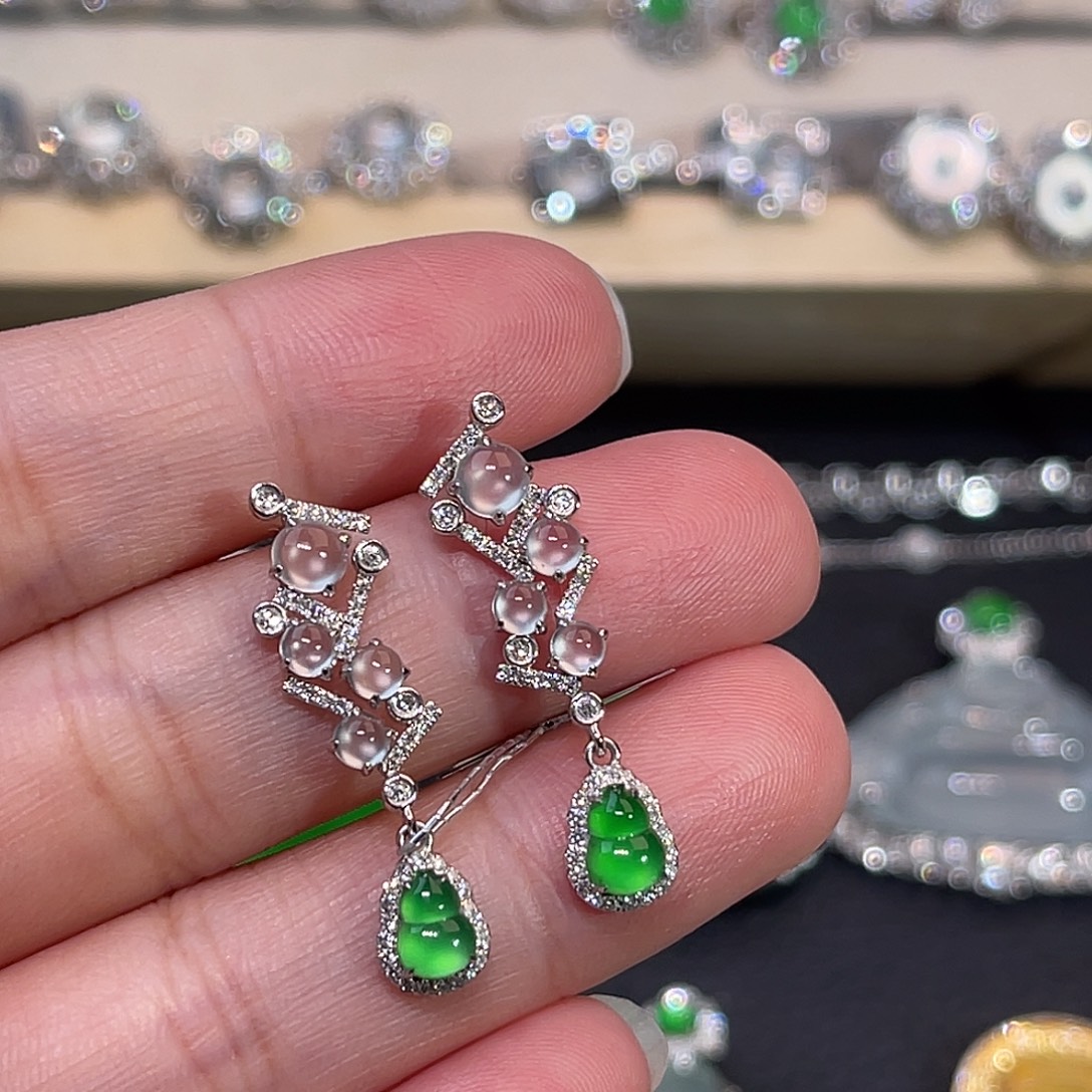 翡翠18K金镶嵌耳饰葫芦