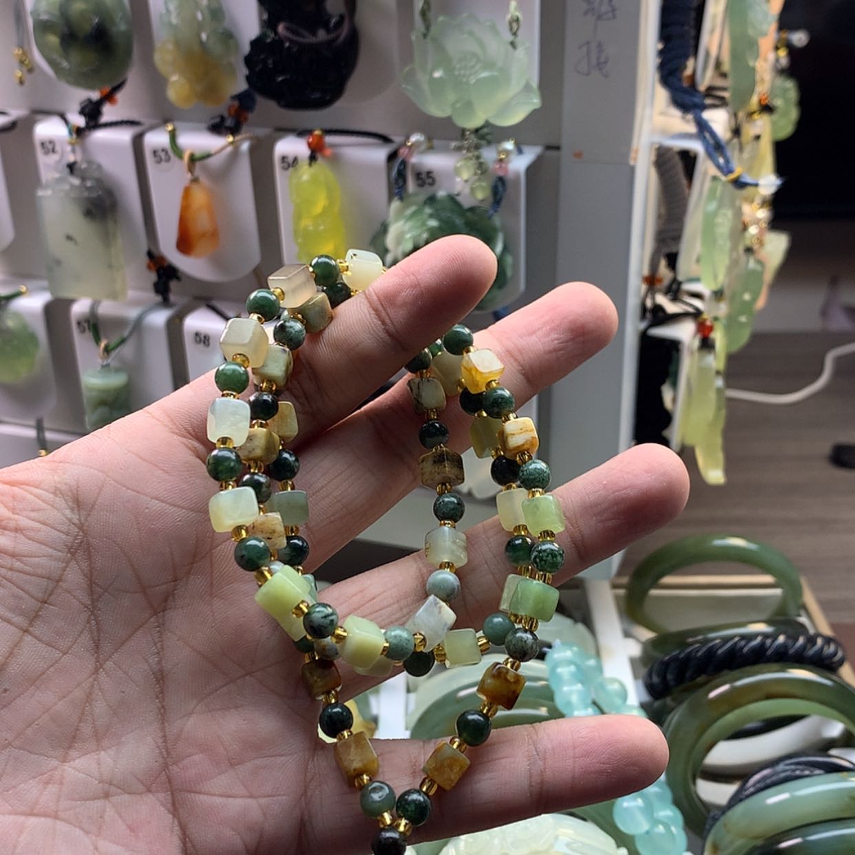 【闪购商品】蛇纹石玉颈饰未镶嵌