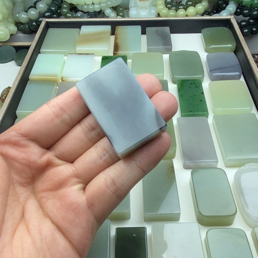 赵***雷和田玉未镶嵌颈饰