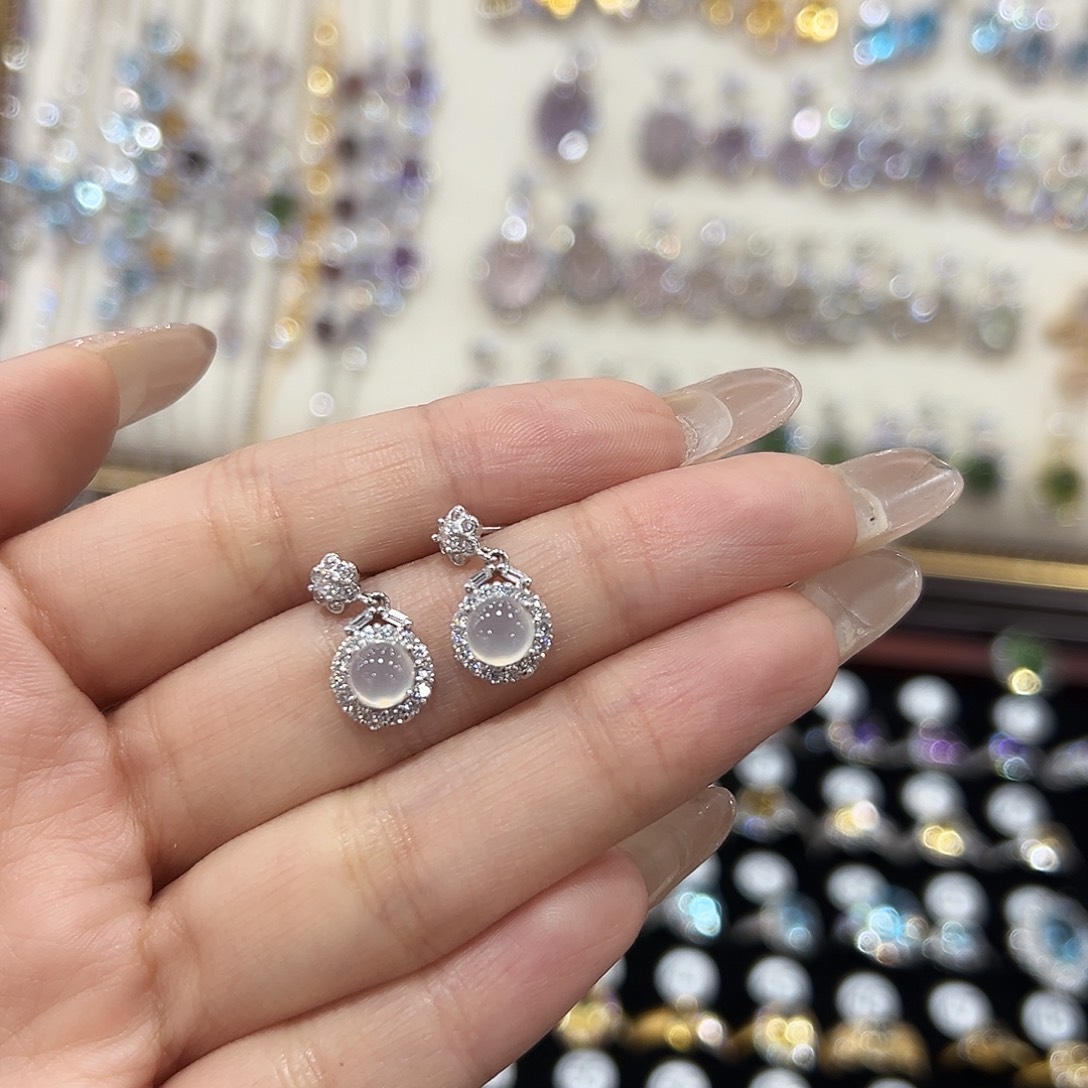 悠***。蛇纹石玉银S925镶嵌耳钉