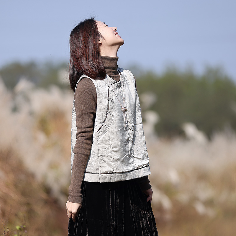 慢慢变蓝原创 2024年秋冬 定制浮雕提花桑蚕丝中式马夹棉背心盘扣