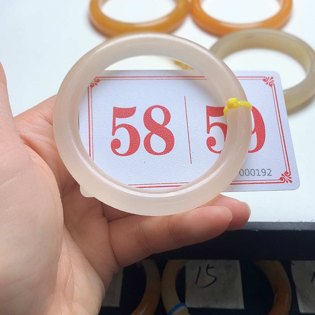 未镶嵌石英质玉（黄龙玉）手镯感****?