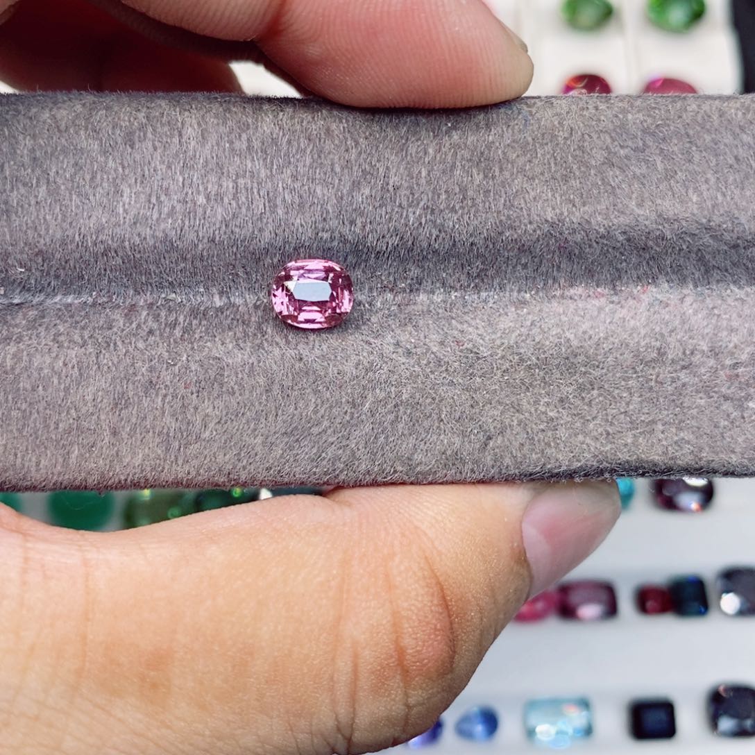 蓝宝石裸石未镶嵌粉色蓝宝石1.53克拉
