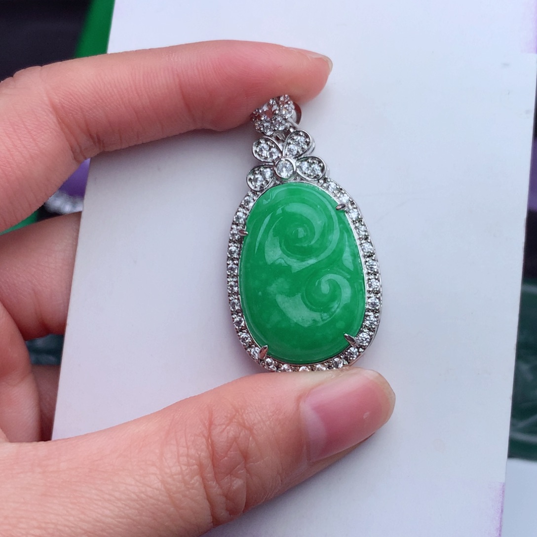 天然的缅料a货吊坠挂件