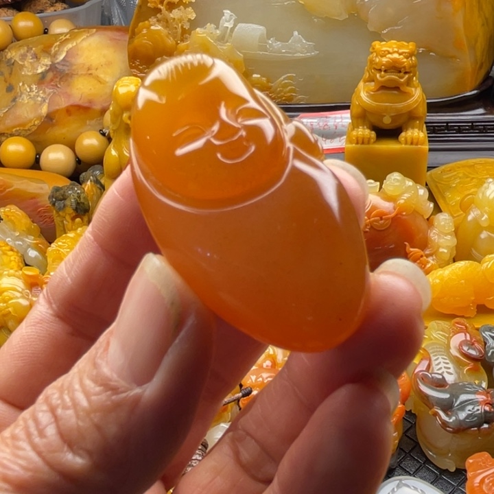 石英质玉（黄龙玉）挂件合金