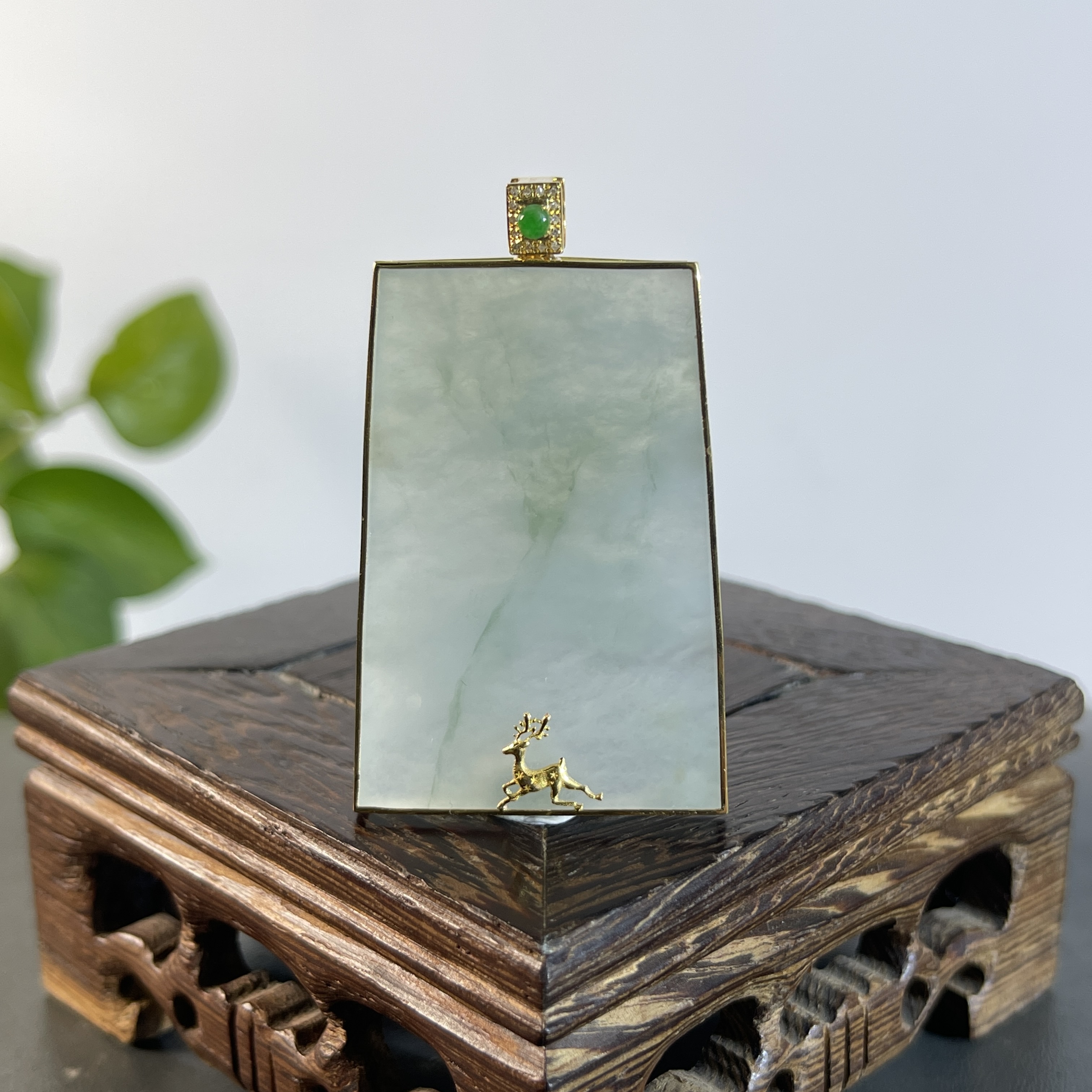 JSW04-138 天然缅甸A货翡翠  18K含钻镶嵌无事牌