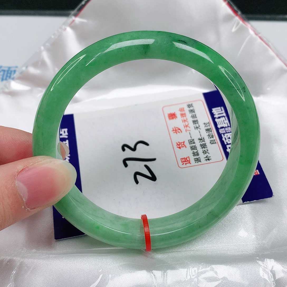 翡翠手镯未镶嵌翡翠