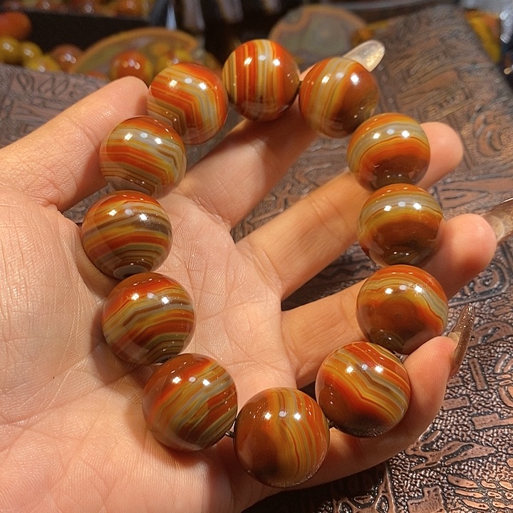 玛瑙/玉髓手镯未镶嵌知**生