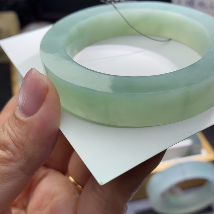 定制翡翠未镶嵌翡翠手镯