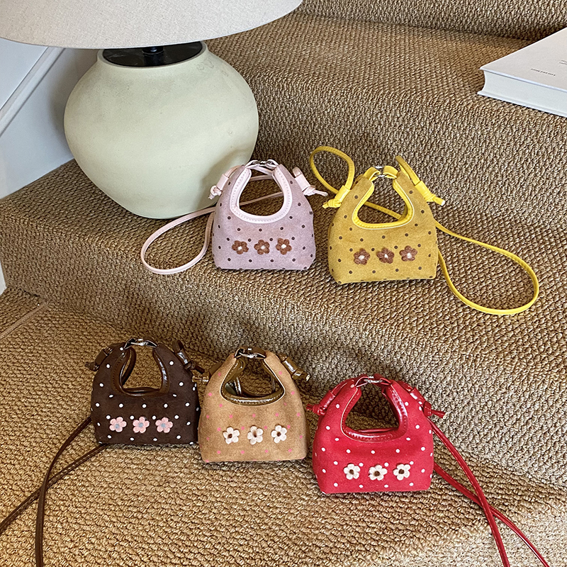 女童洋气可爱花朵迷你手提配饰包小女孩洋气斜跨口红包儿童马鞍包