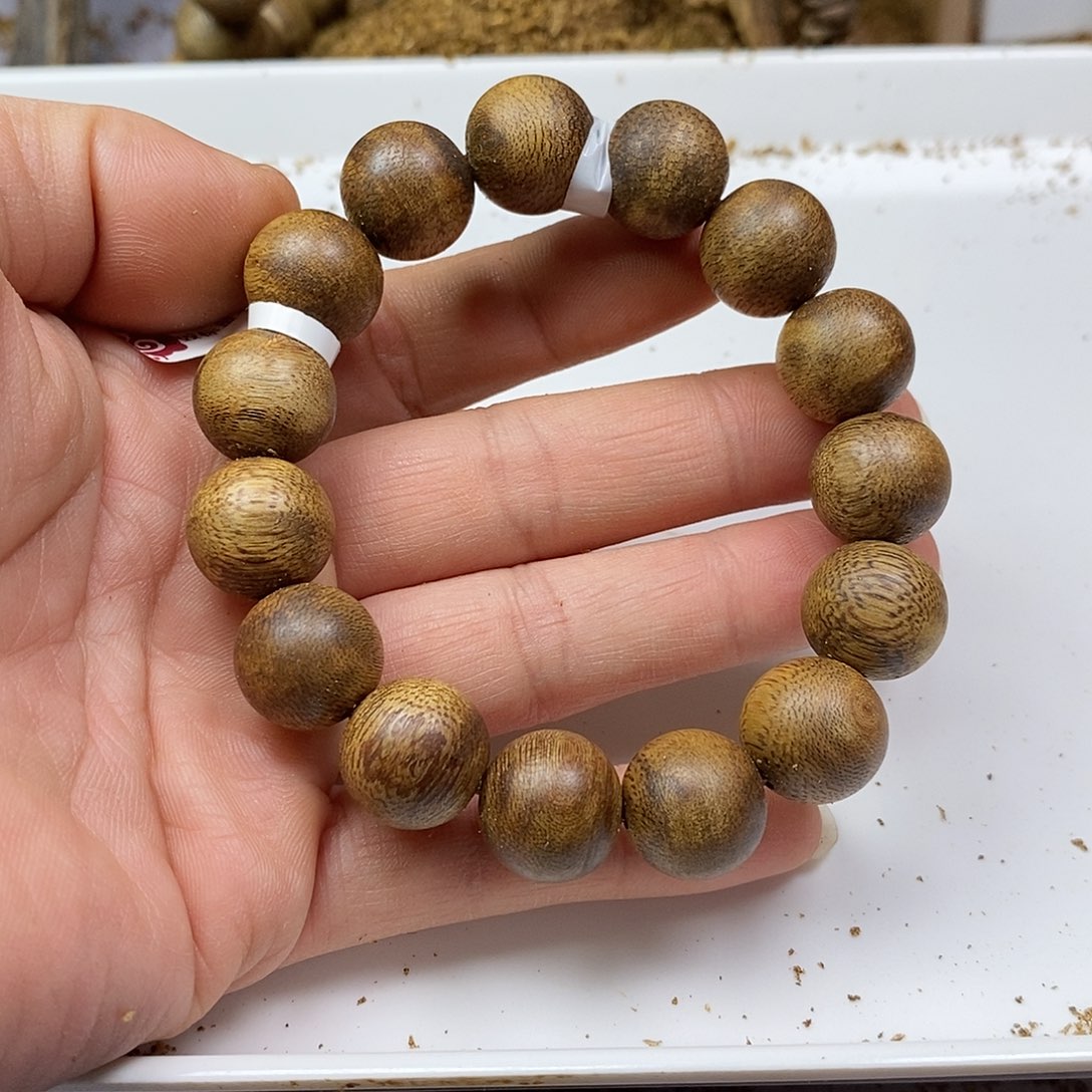 沉香手串乌身规格1.5-14多样性发1条
