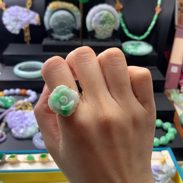 翡翠戒指未镶嵌翡翠花戒指