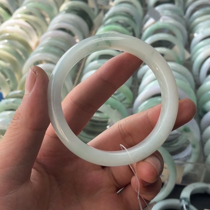 莒***萱翡翠未镶嵌手镯翡翠手镯