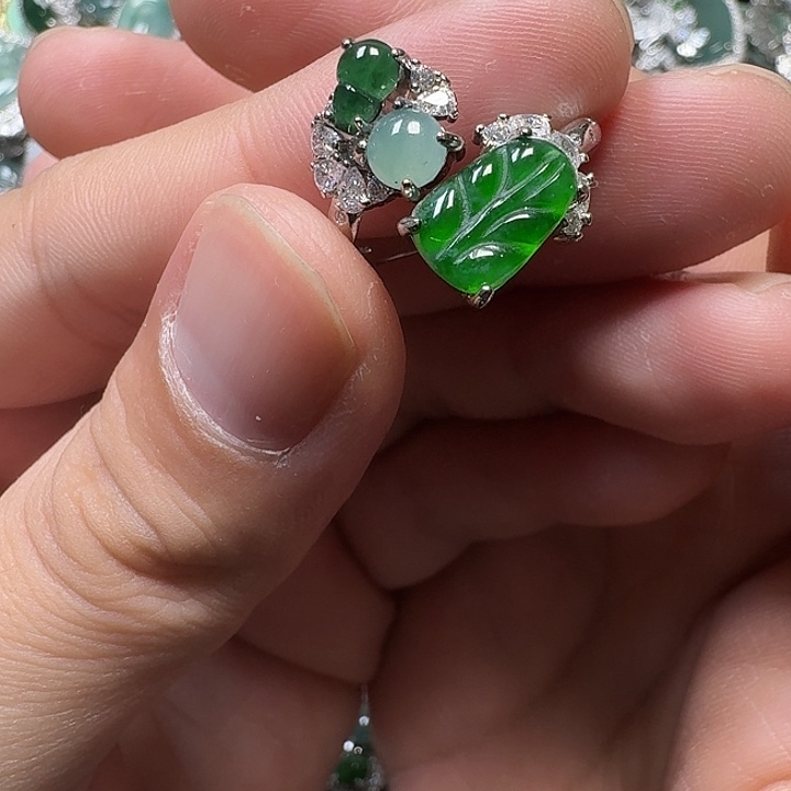 翡翠未镶嵌颈饰天然A货翡翠放漏