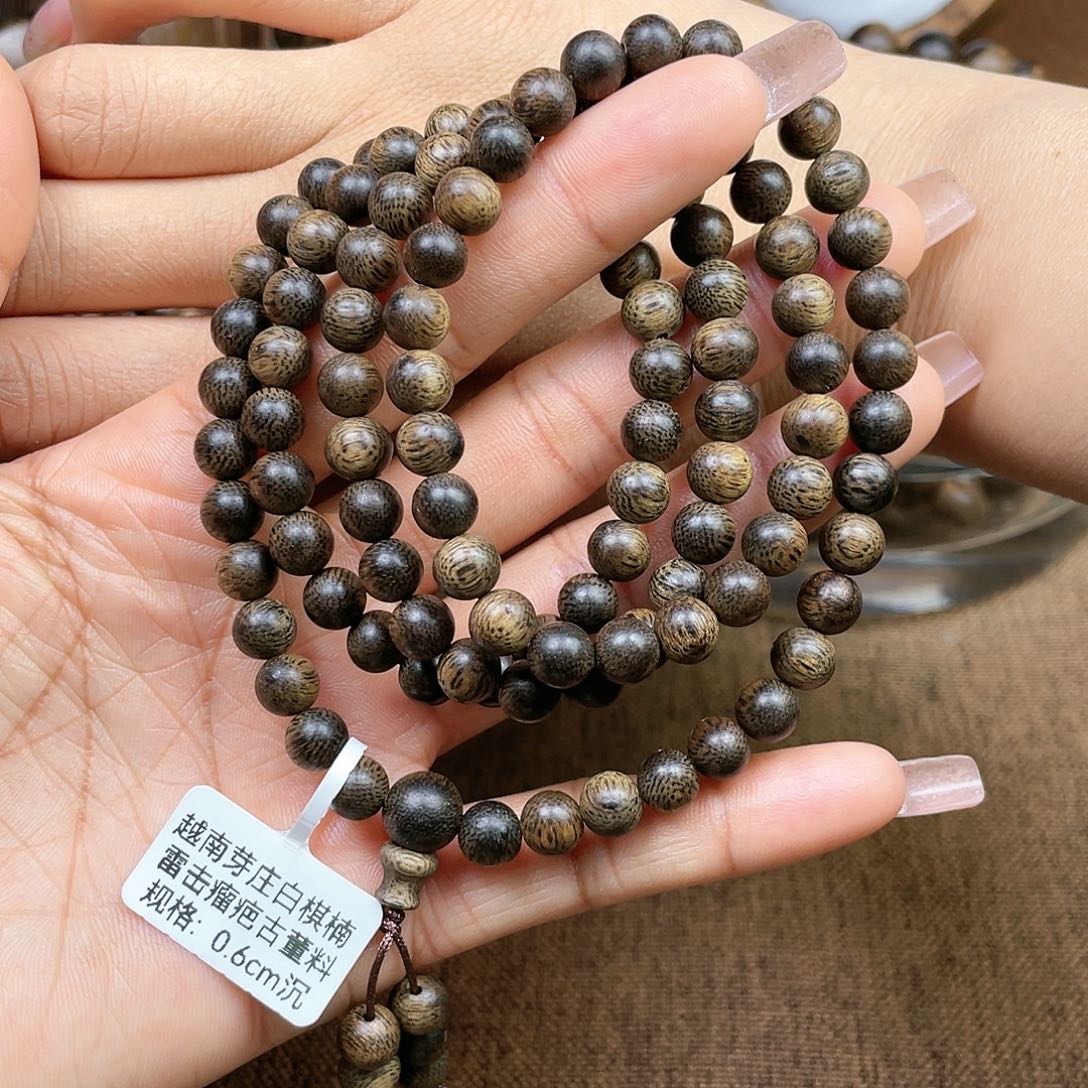 沉香手串巴****制越南芽庄白奇楠雷击瘤疤古董料0.6