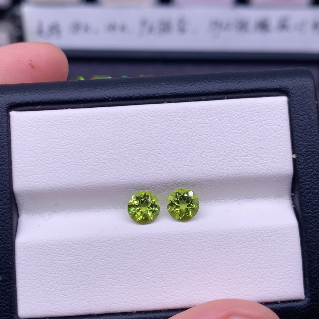 未镶嵌圆6裸石2颗橄榄石