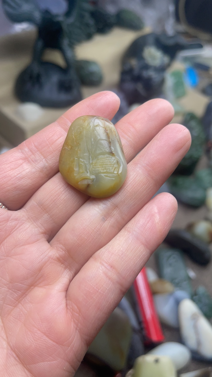 新疆和田玉原石挂件