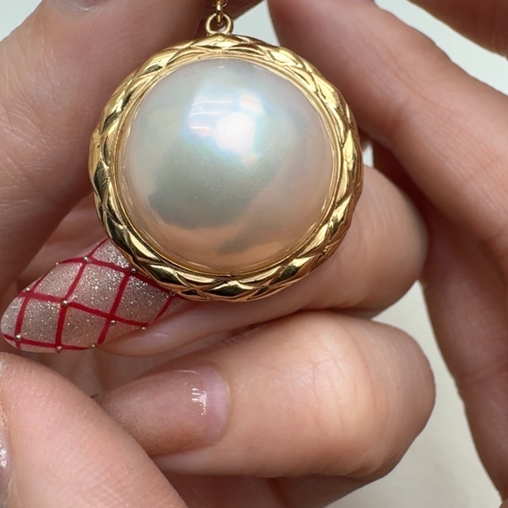 拼合珍珠（马贝珠）颈饰18K金镶嵌