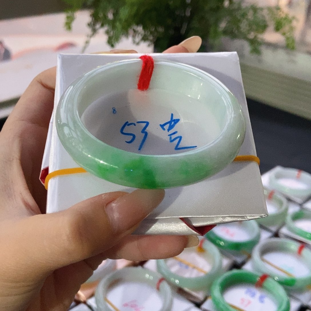 翡翠未镶嵌手镯手镯