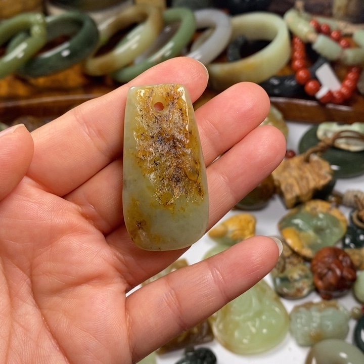 岫岩河磨玉（透闪石质玉）未镶嵌手镯