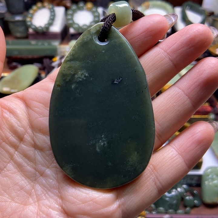 吊坠(赠链)未镶嵌岫岩河磨玉（透闪石质玉）山*