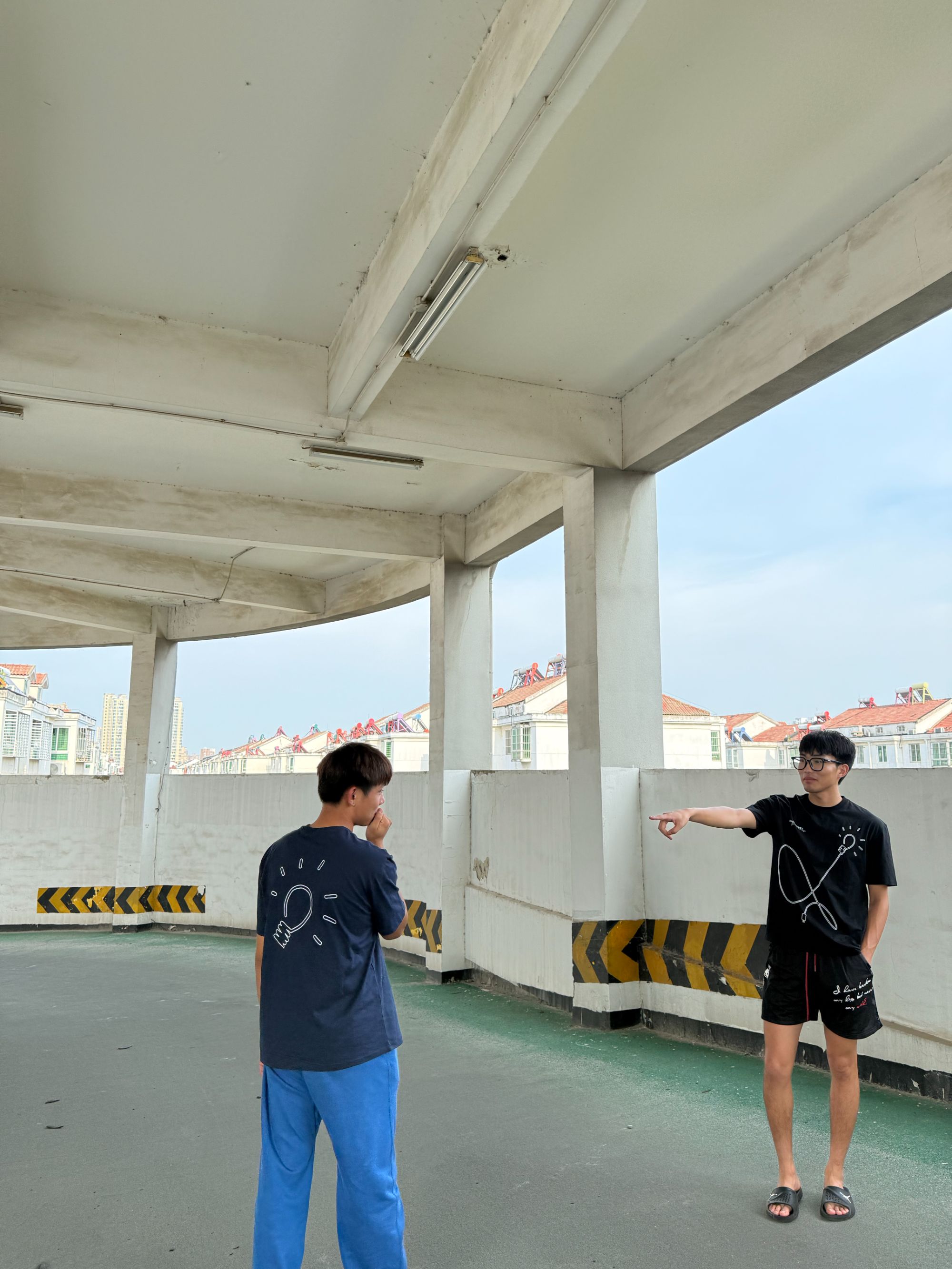 SYSSR 灯泡印花T恤