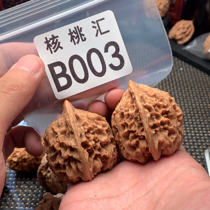 吊坠文玩核桃玉麒麟