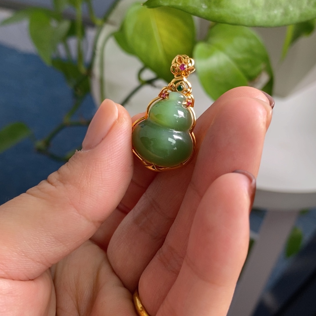 和田玉（碧玉）颈饰18K金镶嵌