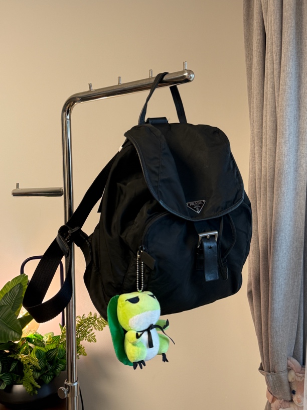 95新 Prada/普拉达 牙牙 尼龙大口袋双肩包