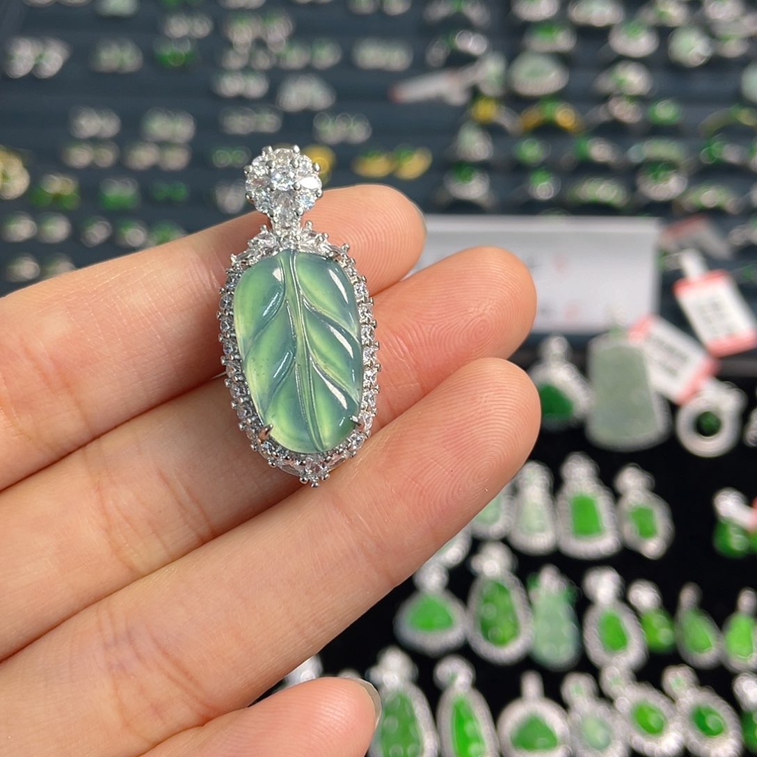 颈饰未镶嵌翡翠吊坠