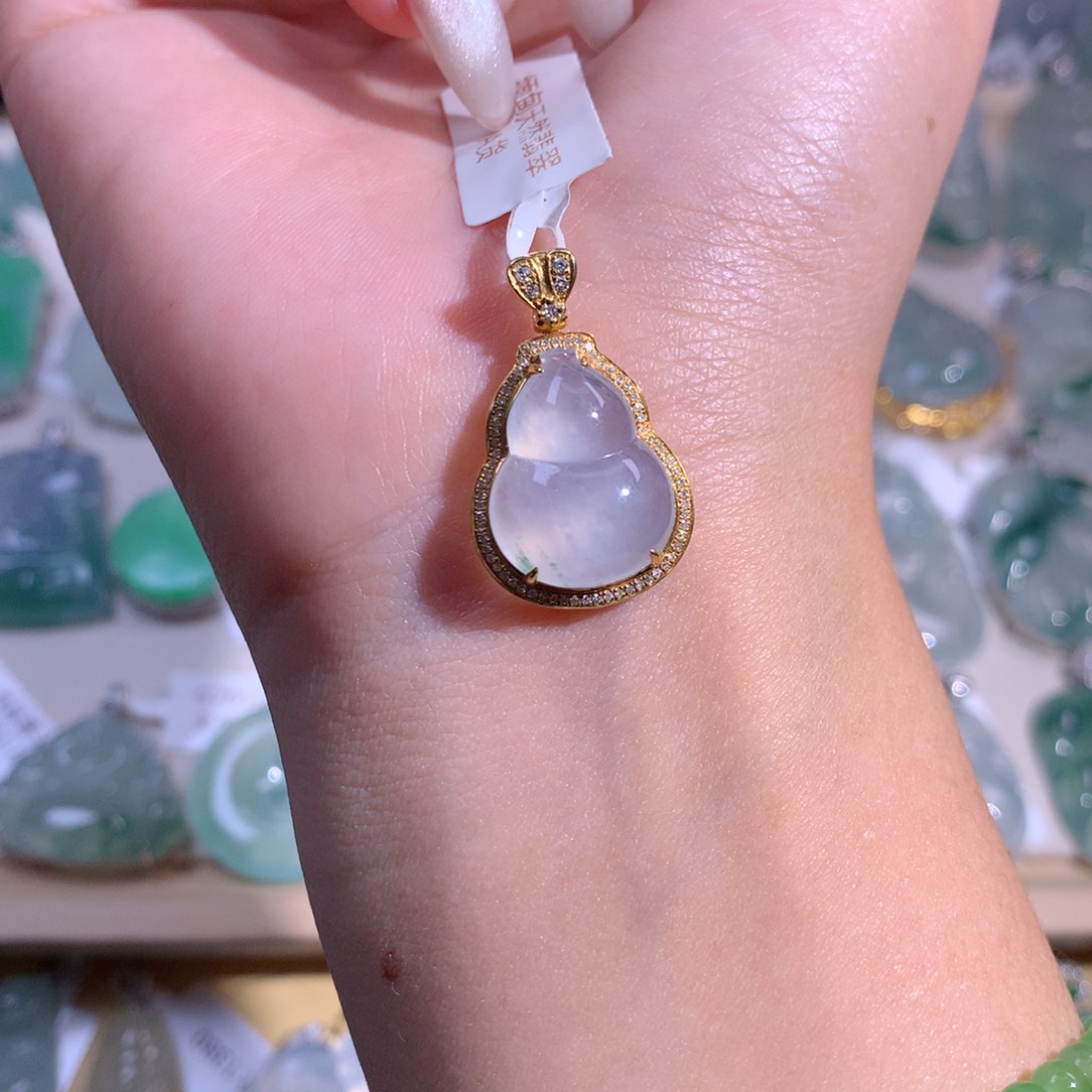 翡翠吊坠(不含链)18K金镶嵌