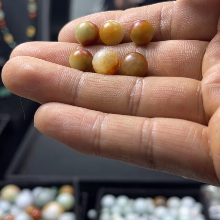 薰***小翡翠未镶嵌颈饰珠子
