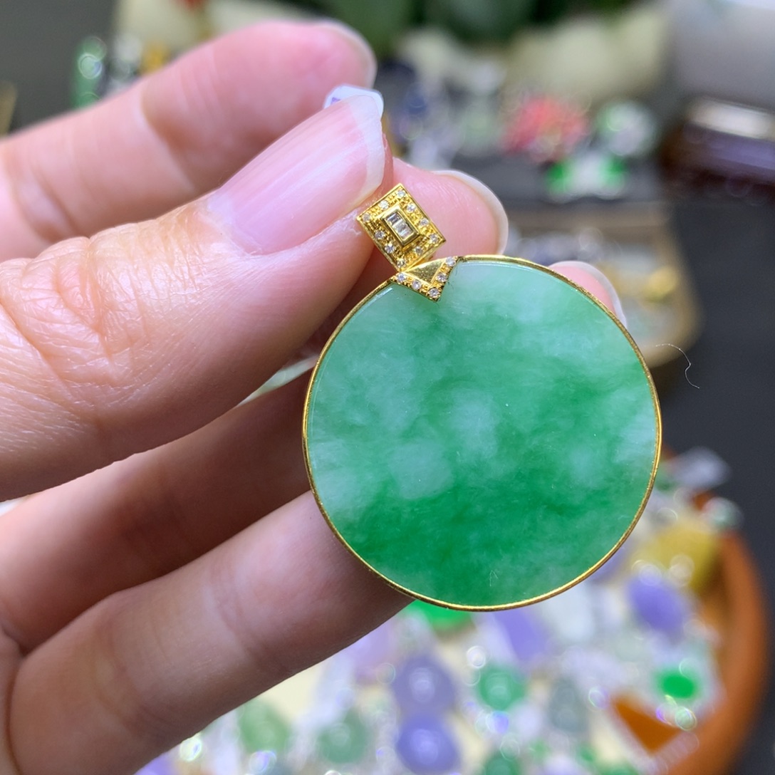 翡翠颈饰18K金镶嵌翡翠吊坠项链