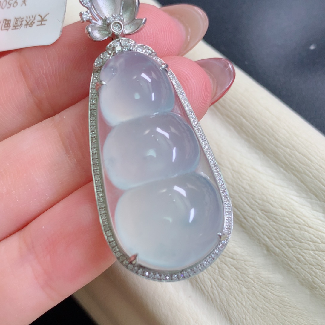 翡翠18K金镶嵌颈饰豆子