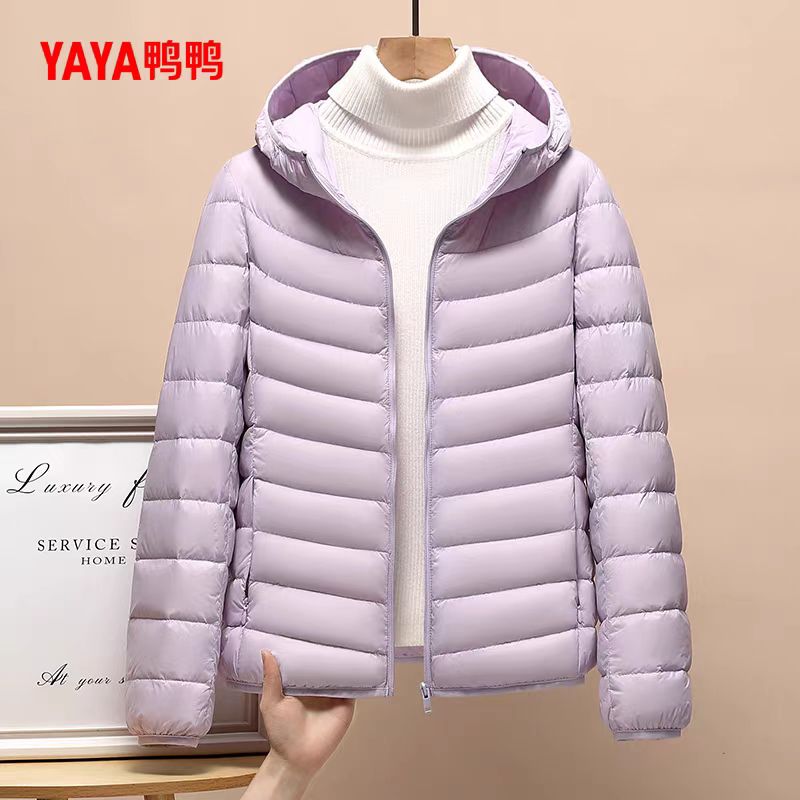 YAYA/鸭鸭户外羽绒服女士轻薄短款连帽徒步舒适外套
