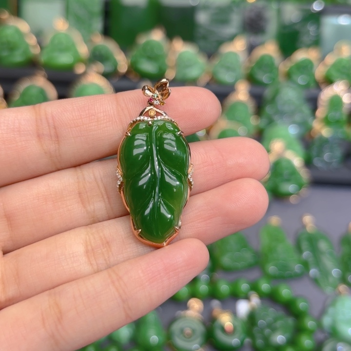 18K金镶嵌和田玉（碧玉）挂件