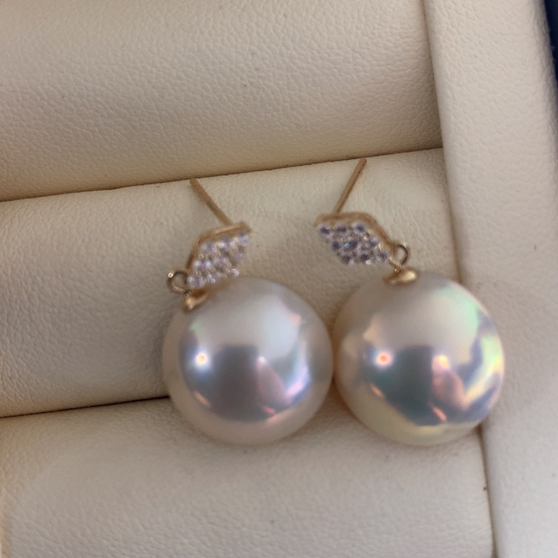 拼合珍珠（马贝珠）耳饰18K金镶嵌