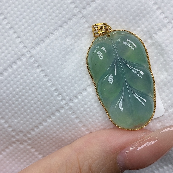 颈饰18K金镶嵌翡翠