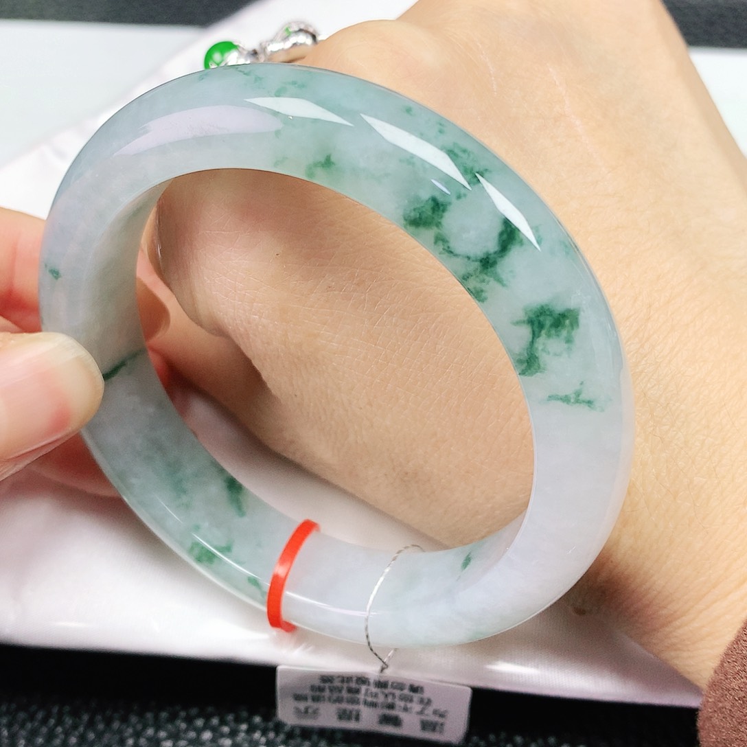 翡翠手镯未镶嵌56圈