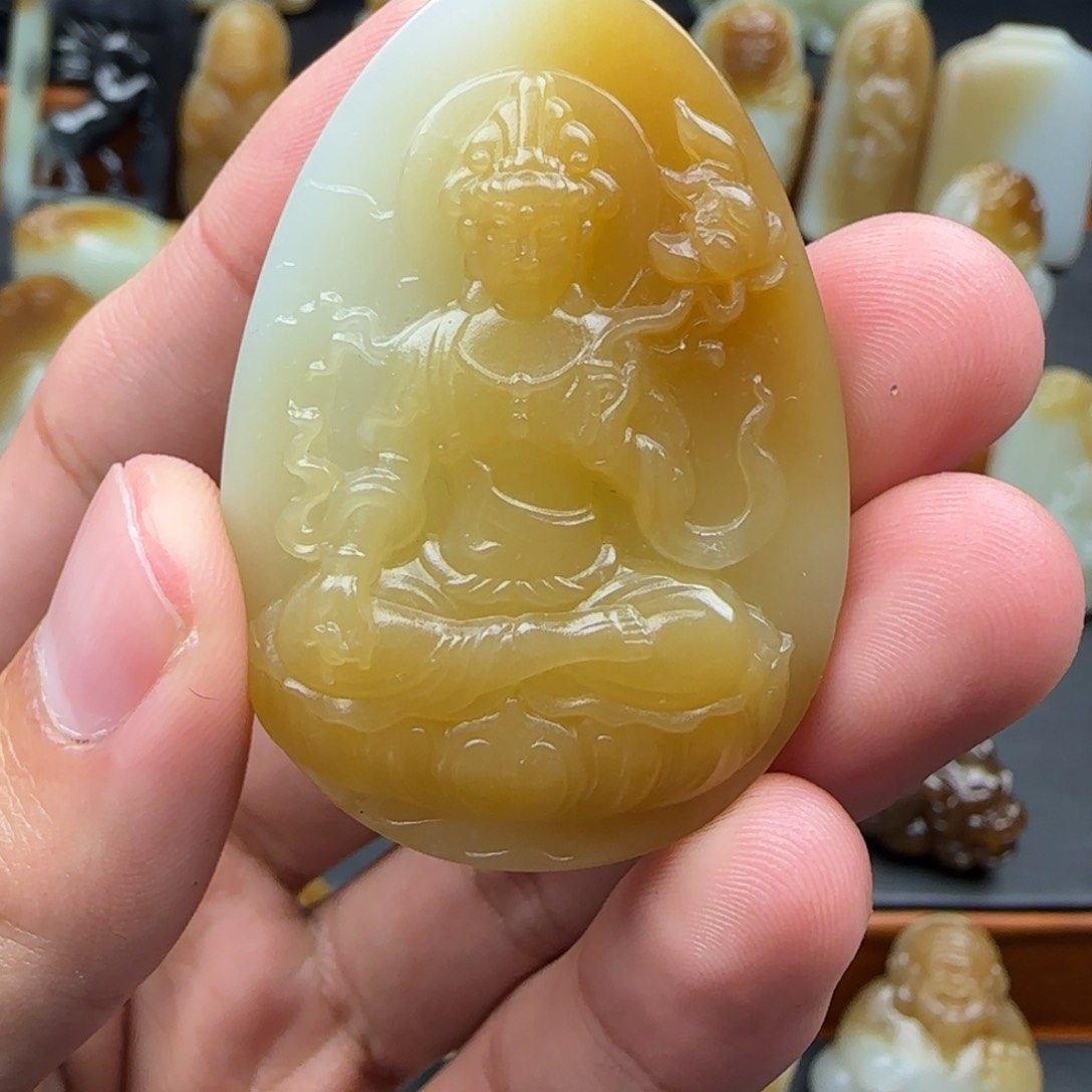 和田玉（糖玉）颈饰未镶嵌金**华