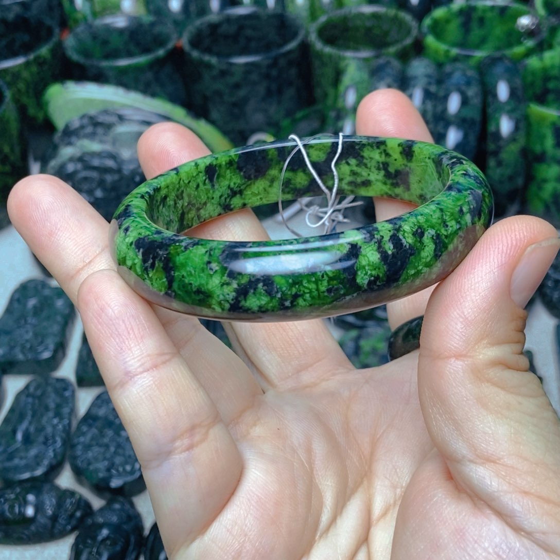 蛇纹石玉手镯未镶嵌解*花