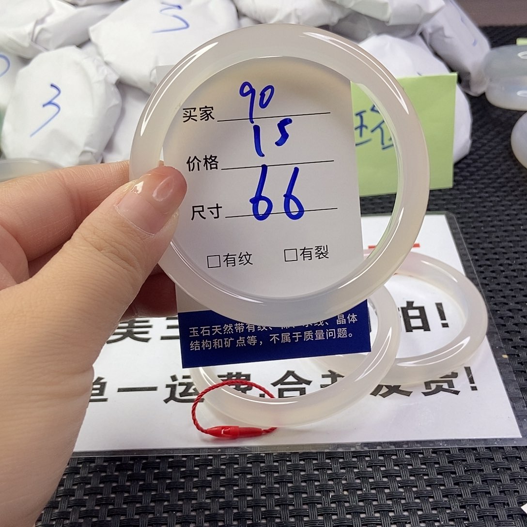 玛瑙/玉髓手镯未镶嵌90