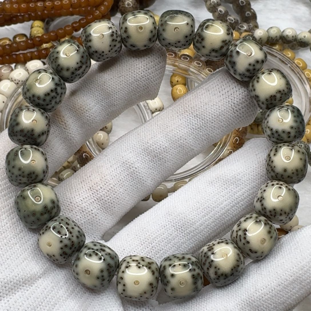 星月菩提吊坠熊**.12绿包白黄金瞳